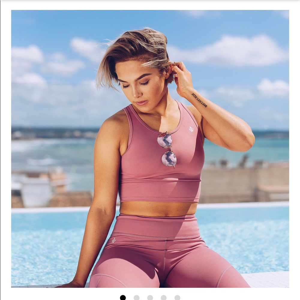 💗💗Workout Empire Crop Top💗💗